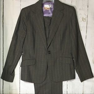 Petite Sophisticate Women’s 2-Piece Pant Suit